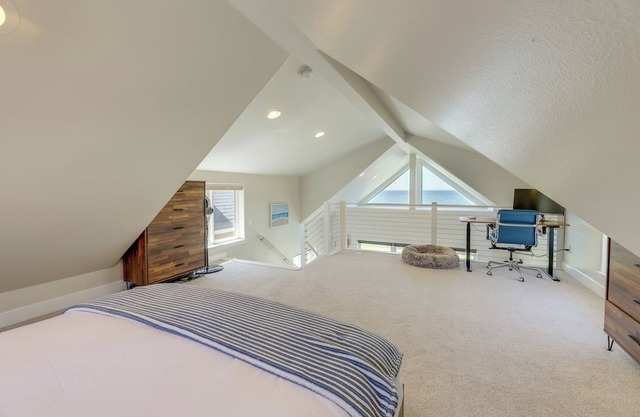 Oceanfront Yachats Cottage w/ View & Beach Access!
