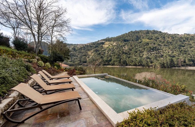 Douro Riverside Refuge Lodge