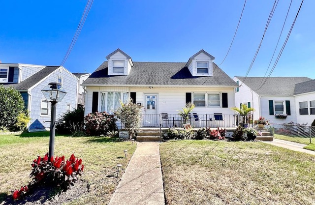 Beach Ave Cottage