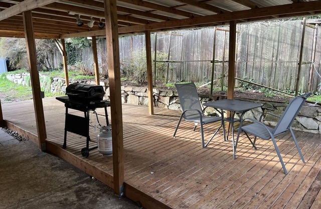Bonney Lake Hideaway