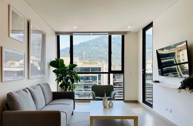 w* | Amazing 1BR with balcony in Chico