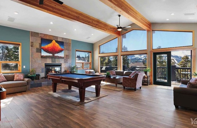 Great 2 bedrm lock off condo near trailhead of Baldy Mountain. Beautiful views!
