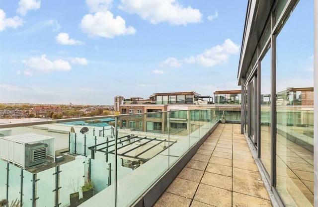 Elegant & Luxury 2BD Penthouse in London Fulham