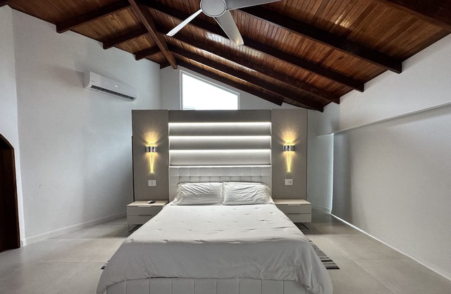 Ocean front Luxury private home in Jaco Beach!