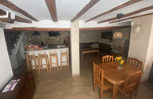 Acogedora casa, en pueblo con encanto. Mascotas bienvenidas!!