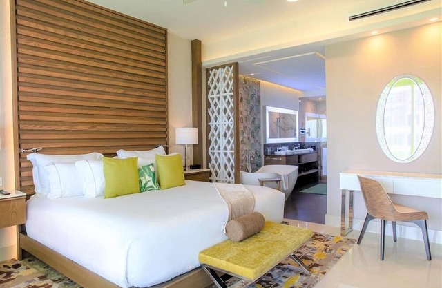 NEW LUXERY 5 DIAMONDS, WITH BEATIFULL FRONT BEACH RESORT, EXCEPTIONAL SERVICE