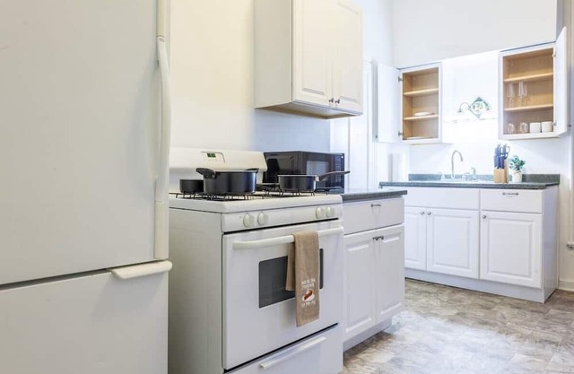This house is a 2 bedroom(s), 1 bathrooms, located in Buffalo, NY.