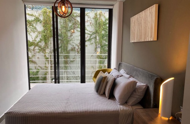 Shift Cayala: 2BR/BA balcony, spa, gym, near US Embassy & amenities. Secure 24/7