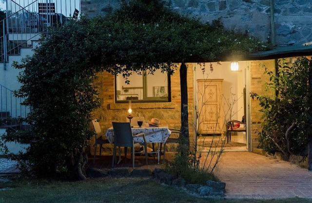 Apartment in villa with pool, WIFI, patio, pets allowed, panoramic view, parking, close to Cortona