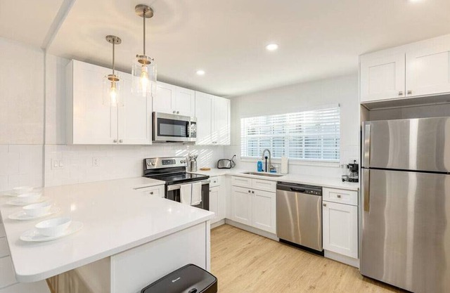 Tampa Bay Bliss: 1 BR + Washer | Dryer & Wi-Fi 8 |