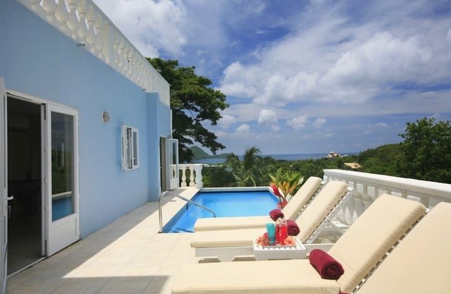 Fairway And Ocean Views - Blue Moon 4 Bedroom Villa by RedAwning