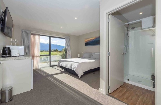 Stunning lake and mountain views on your door step