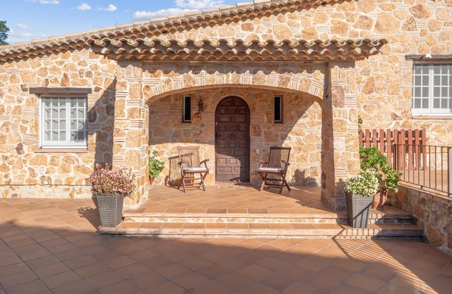 Casa de Estilo Catalán en Alquiler