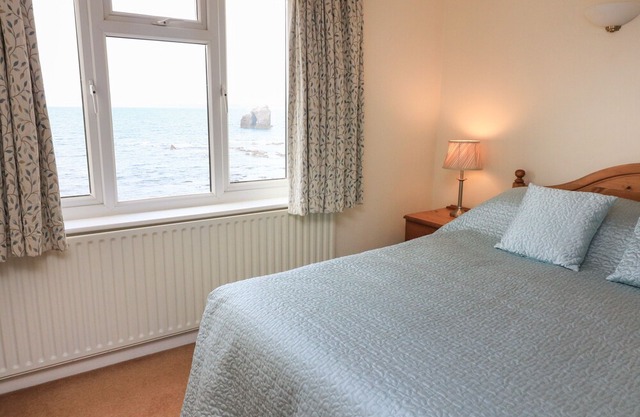 3 Thurlestone Rock, THURLESTONE