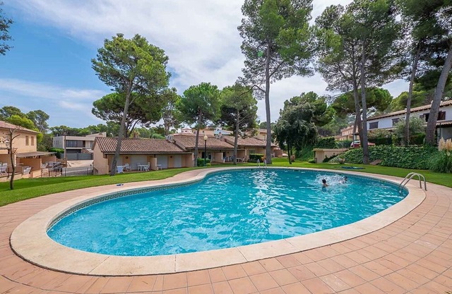 2 bedroom house (2 -5 people)