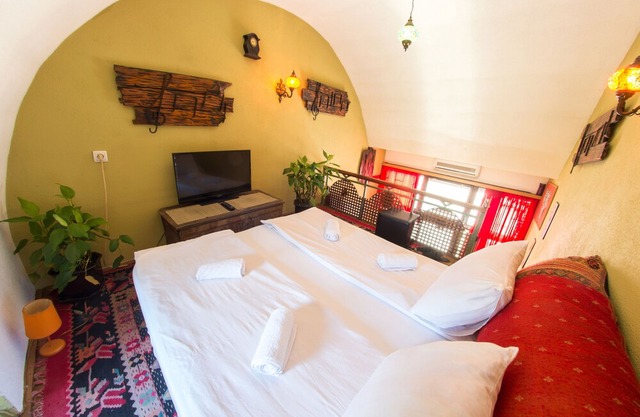 Cozy studio apartment next to the Old Bridge