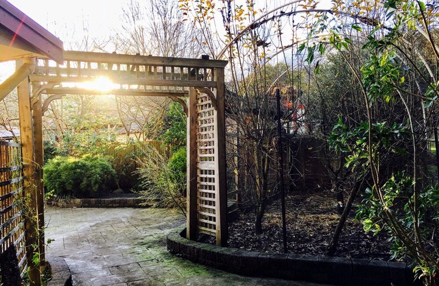 Romantic Lakeside Getaway with Spa - Pet Friendly - 20% OFF