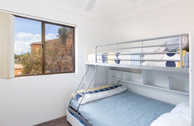 Wallis Court 5 - Central Forster Apartment!