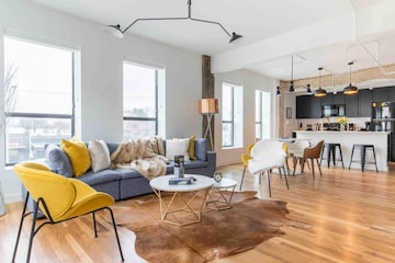 Prestigious Oak Lawn Loft With King Bed