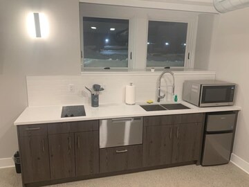 Luxury Studio at Pierce Arrow #9