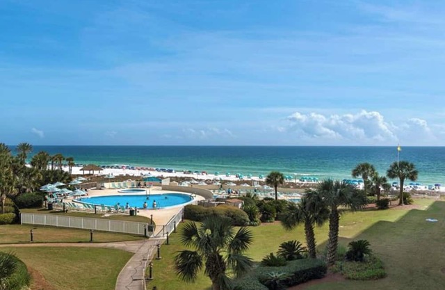 BEACH FRONT CONDO SLEEPS 8 WITH BEAUTIFUL VIEWS OF THE GULF IN MIRAMAR BEACH