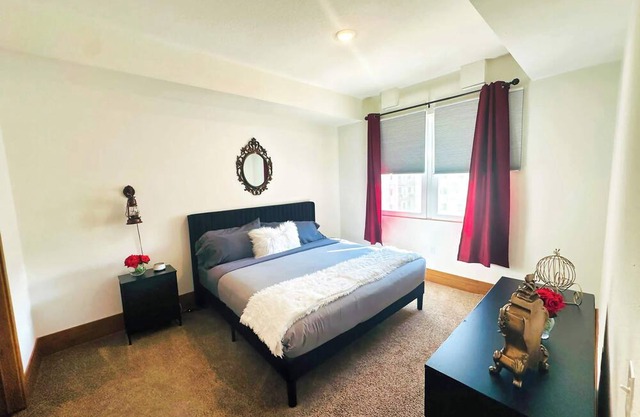 Live Like Royalty! Grand Castle Apt Near Attractions