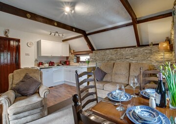 Rowan Cottage - Two Bedroom House, Sleeps 3