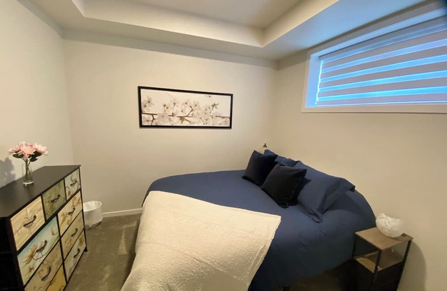 Taylor Tranquility Retreat~Cozy 1 Bedroom Apt with FULL kitchen & Full Washroom