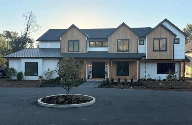 The Getaway! 20 acres, Sauna, Theater, Game Rm, Sports Ct, Turf, Outdoor Kitchen