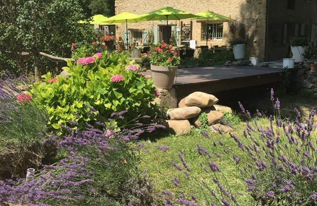 Cottage 'Le Romarin' with Shared Pool, Wi-Fi and Air Conditioning