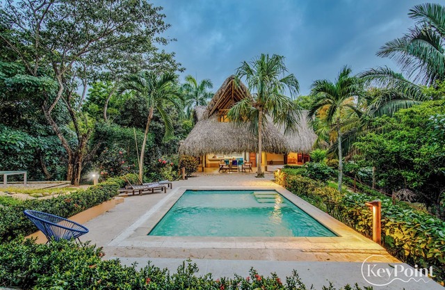 New KeyPöint: Tröpical House with incredible view!