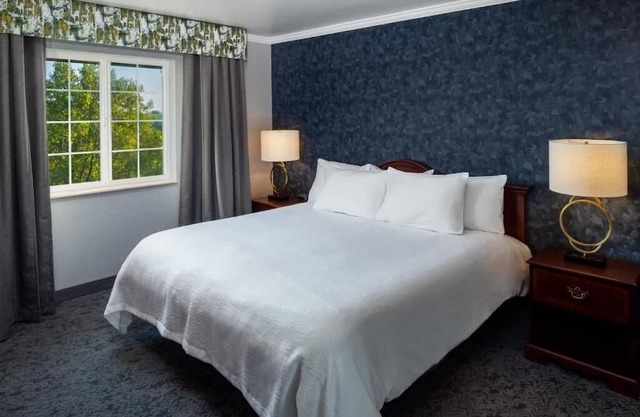 Romantic Guestroom Perfect for Couples’ Escape