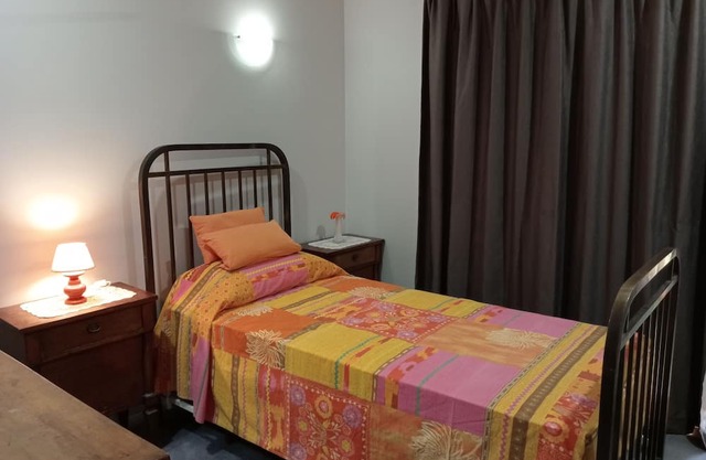 All comfort single bedroom in villa, morning coffee, relax, go shopping in Malls