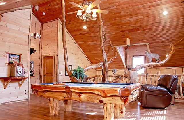 Deluxe 4 Bedroom Log Cabin