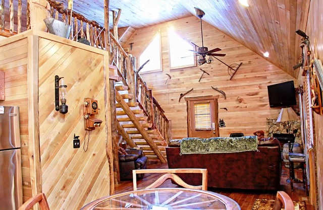 Deluxe 2 Bedroom Log Cabin
