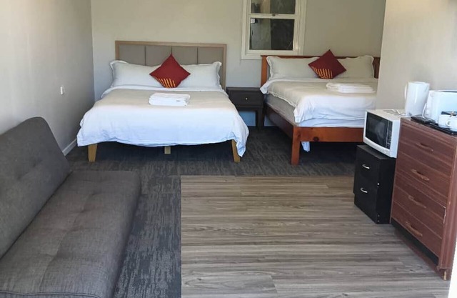 2 double and 1 sofa beds garden chalet, 7C Salisbury Road, Rotorua