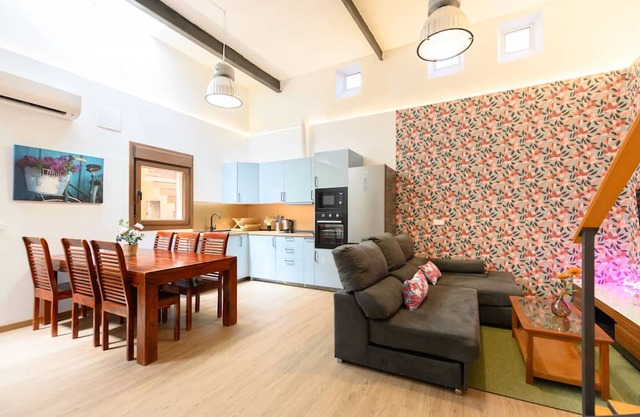 Modern Duplex with 2 Bedrooms, Fitted Kitchen - Comfort and Style