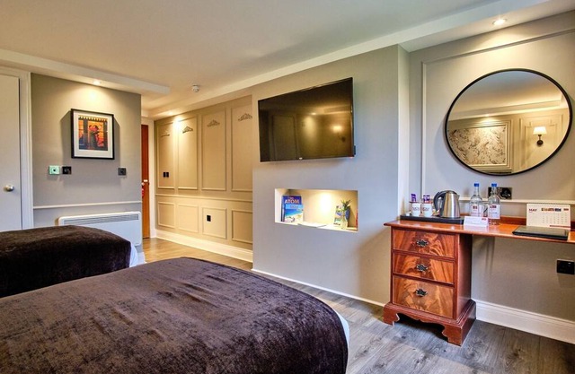 Scenic Highland Stay with Breakfast, Pool Table, Table Tennis & Mountain Views