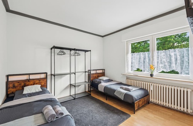Good location, ideal for fitters, trade fair guests, 3 bedrooms, SmartTV