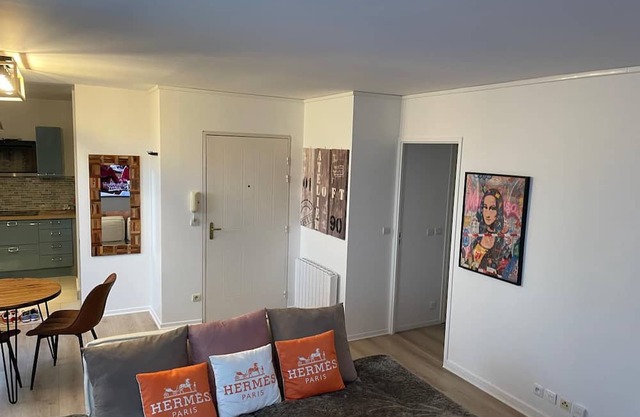 Cosy modern apartment - 4 min walk from station