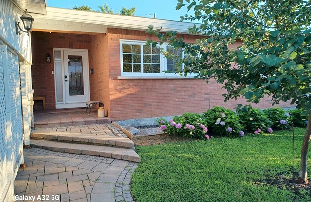Furnished Apartment 2 - Bedrooms 1 - Bathroom at proximity to Ottawa, Canada