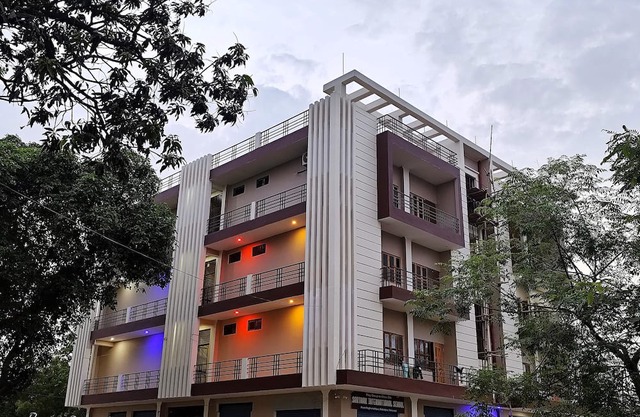 1-bedroom bed & breakfast in lovely Varanasi with AC