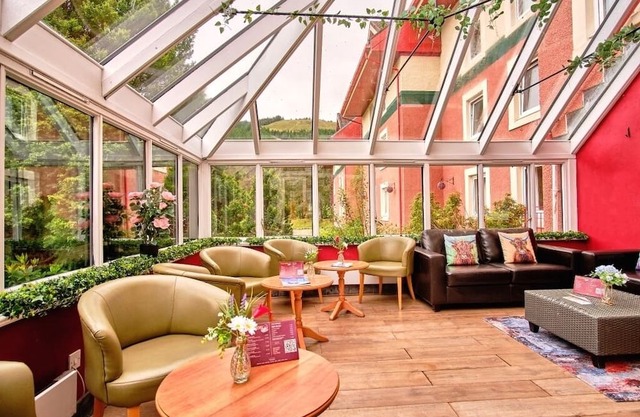 Tranquil Tyndrum Retreat with Scenic Walks and Wildlife Watching