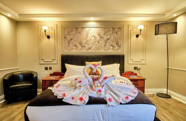 Tranquil Tyndrum Lodge with Scenic Views, Garden Walks & Meals Included