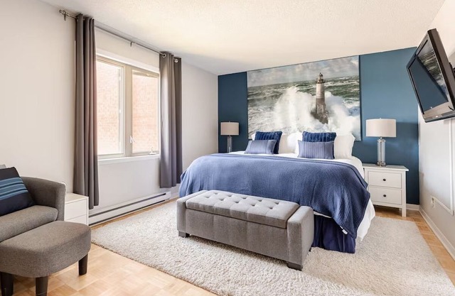Chic 1-bedroom apartment with fitness room and AC in serene Kirkland