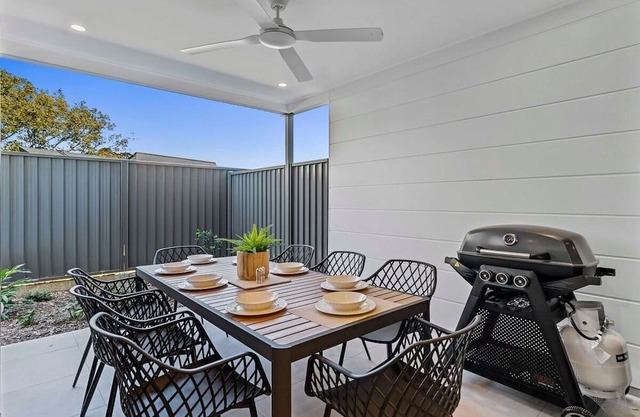 Albany Creek Retreat - 4BR Brand New Family Haven