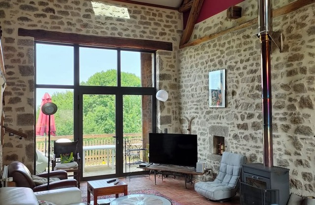 Converted barn, Morvan regional park. All comforts, nature, silence, top views