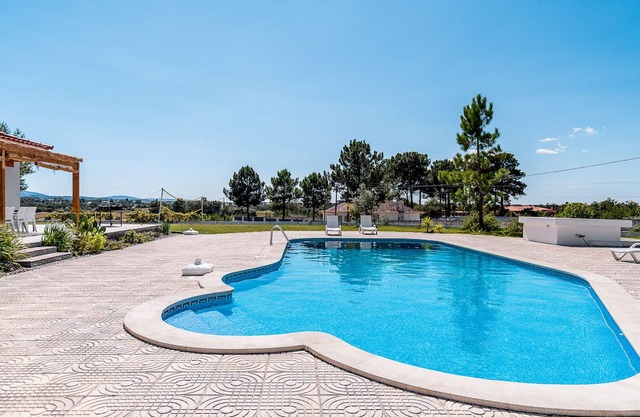 Holiday Home 'Palmela Sunset Villa' with Mountain View, Private Pool and Wi-Fi