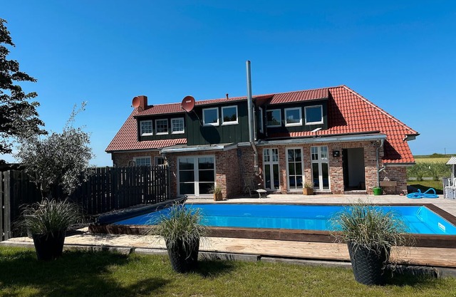 Holiday Home 'Huus Ant Diek Mit Pool' with Private Terrace, Private Garden and Wi-Fi