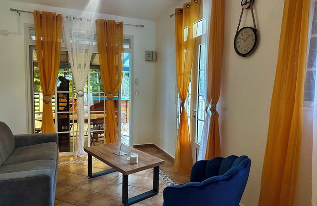 Seasonal rental 5 minutes from the Damoiseau Distillery